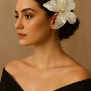 Aplique Floral con Perla y alambre chapado en Oro 18k
