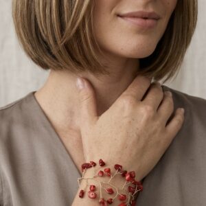 Pulsera de Coral Natural y alambre chapado en Oro 18k