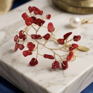 Pulsera de Coral Natural y alambre chapado en Oro 18k