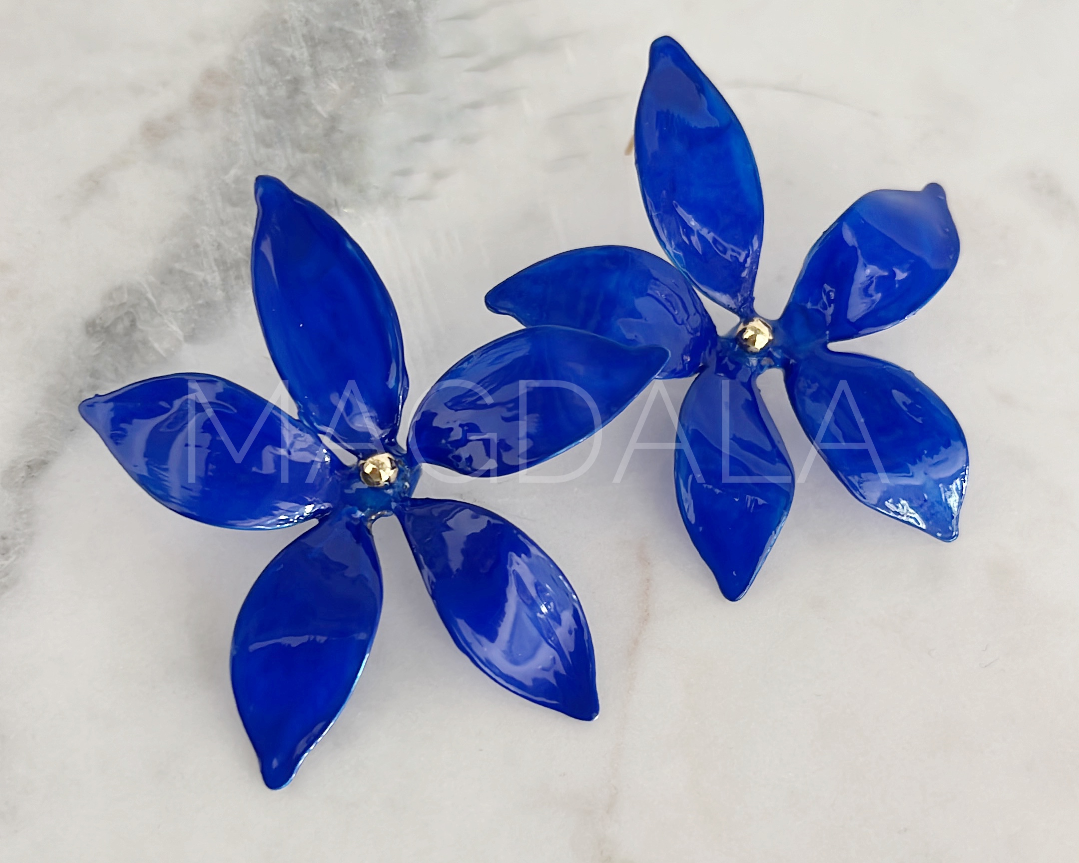 Pendientes Flores en Resina · Azul Klein e Hipoalergénicos - Imagen 2