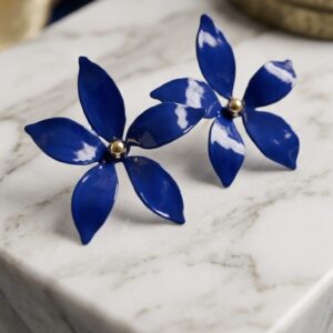 Pendientes Flores en Resina · Azul Klein e Hipoalergénicos
